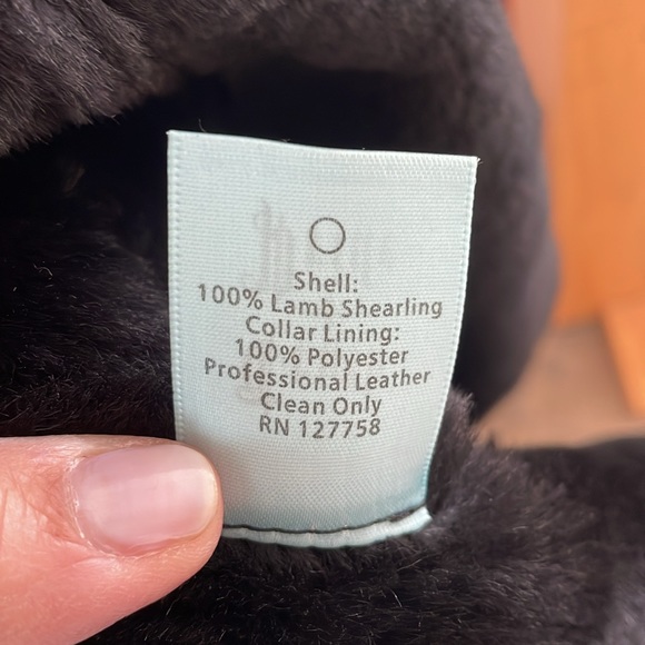 NWOT Truth + Pride Black Shearling Vest - warm and stylish - size Medium - Picture 4 of 6